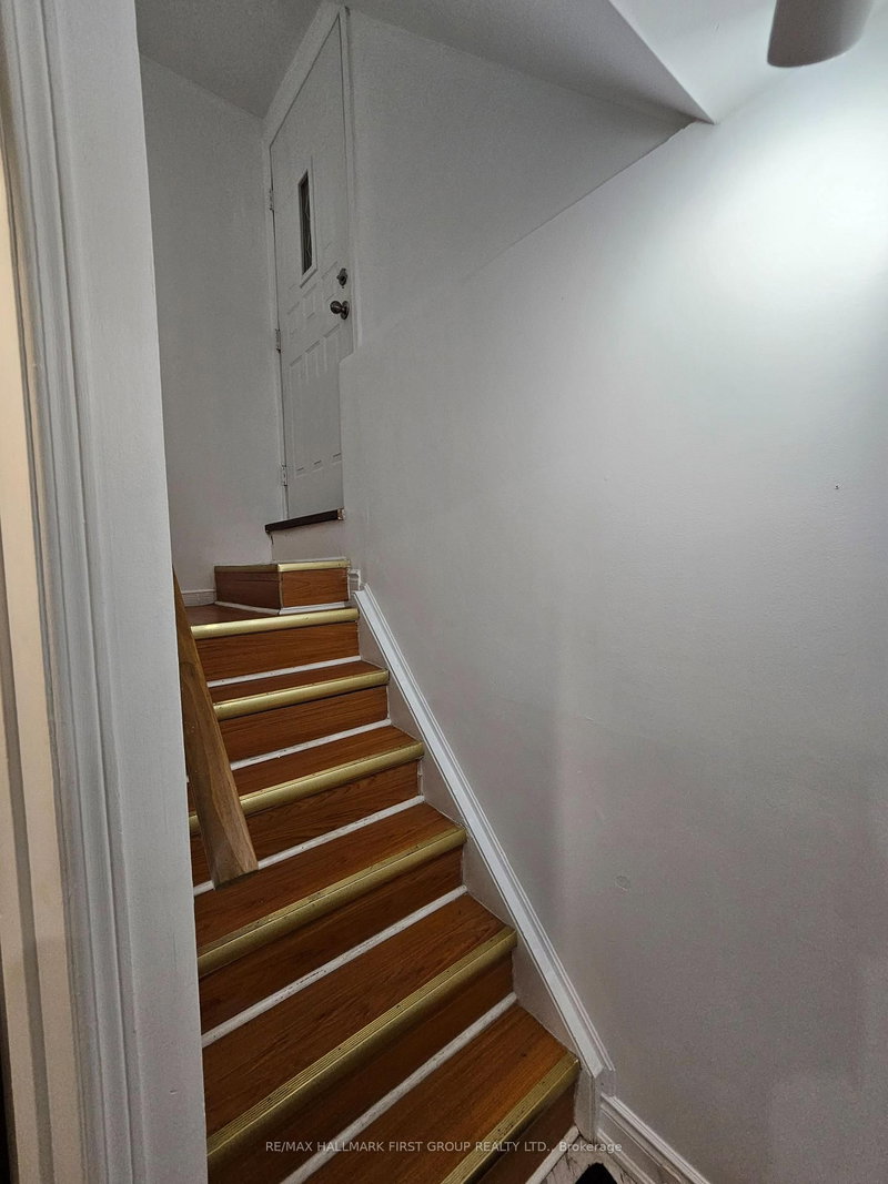 1039 ROWNTREE Cres, Pickering, L1V 5A9 | Image 2