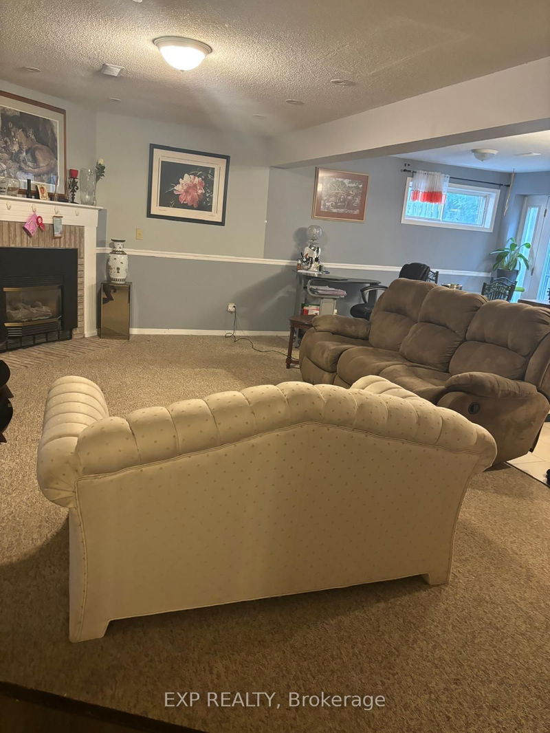 home for lease on 52 waywell Street N