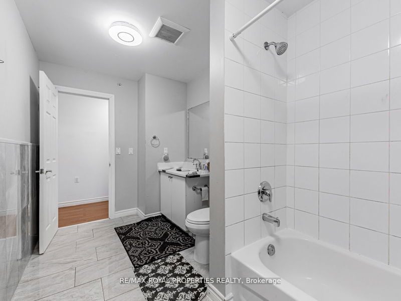 32 St Dunstan Dr  Toronto, M1L 2V3 | Image 15