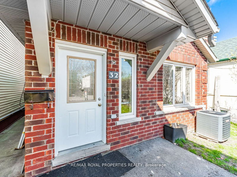 32 St Dunstan Dr  Toronto, M1L 2V3 | Image 2