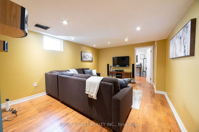 10 Rowallan Dr  Toronto, M1E 2Y4 | Image 16