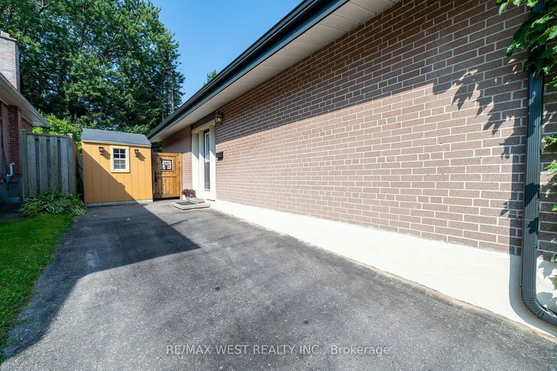 10 Rowallan Dr  Toronto, M1E 2Y4 | Image 34