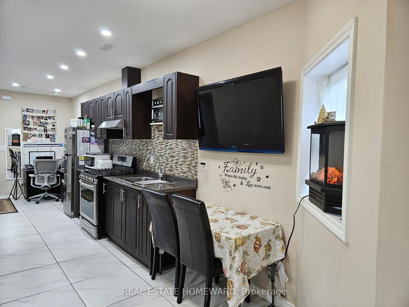 Lower - 141 Coxwell Ave, Toronto, M4L 3B4 | Image 3