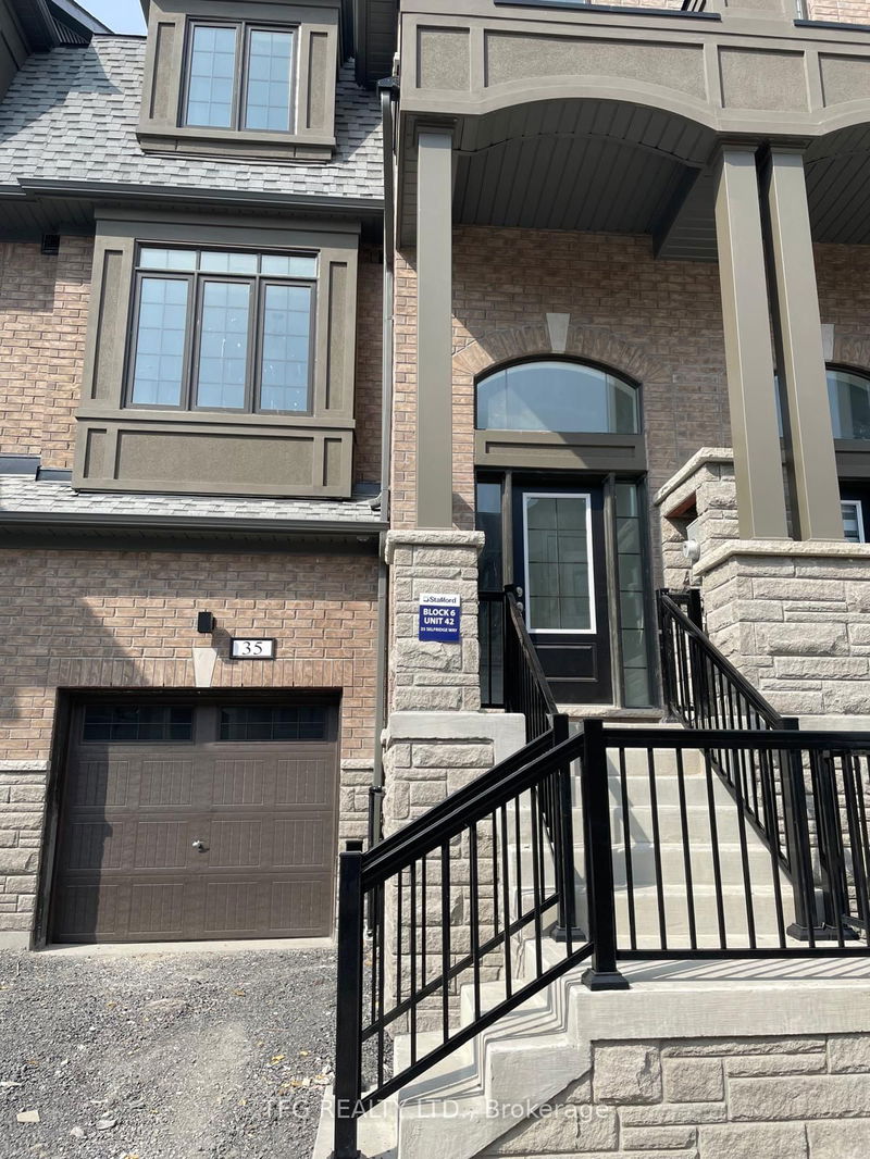 home for lease on 35 Selfridge Way