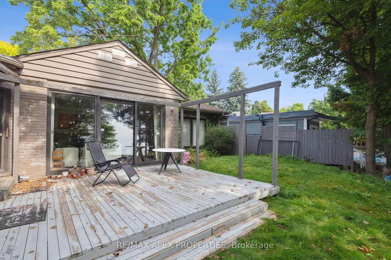 15 Lakehill Cres  Toronto, M1M 1E5 | Image 11