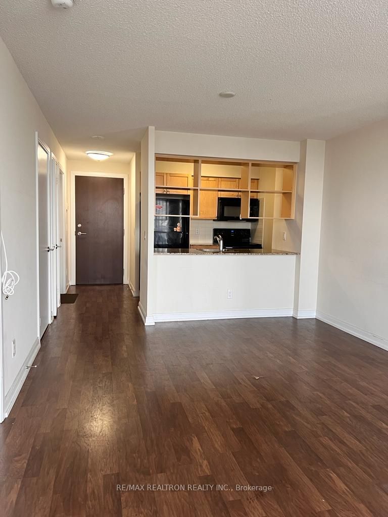 home for lease on 2804-151 Village Green Square