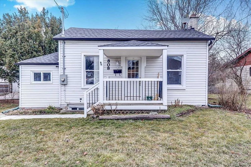 home for lease on 808 Dundas Street W