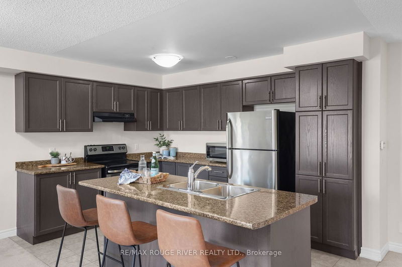 32 Tabaret Cres  Oshawa, L1L 0G5 | Image 8