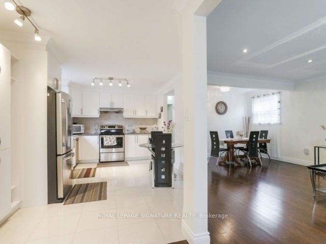 5 Ripon Rd  Toronto, M4B 1H8 | Image 2