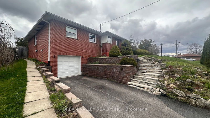 708 Tennyson Ave  Oshawa, L1H 3K4 | Image 4