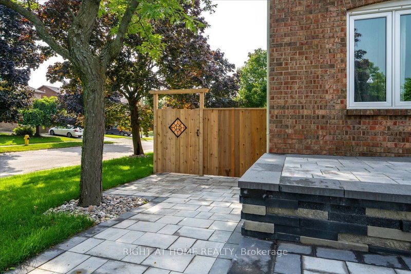 533 Braeburn Cres  Pickering, L1V 3Z7 | Image 25