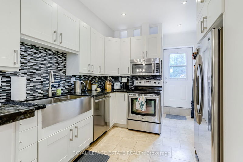 286 Coxwell Ave  Toronto, M4L 3B6 | Image 12