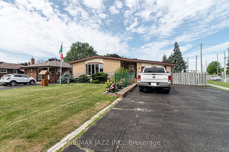home for lease on Lower-2 Rockcliffe Street