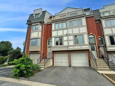 Townhouse sold at 2-1635 Pickering Pkwy, Pickering, Ontario, L1V 6W8 - Village East - MLS: E9297501