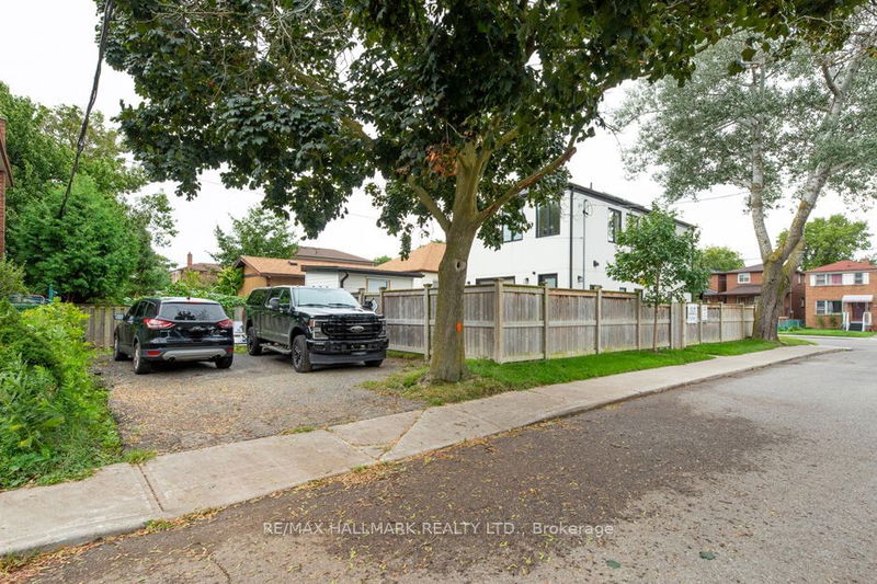 125 Leyton Ave  Toronto, M1L 3V1 | Image 33