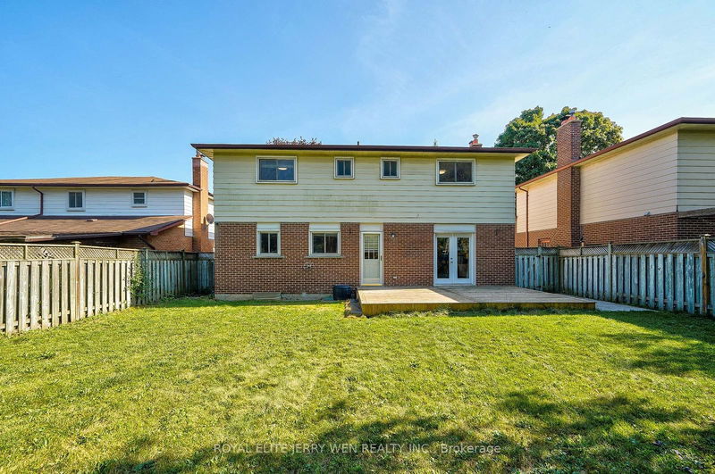 8 Deerfield Crt  Whitby, L1N 5V1 | Image 30