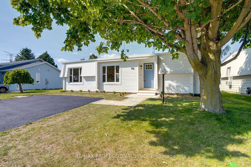 44 Wilmot Tr  Clarington, L1B 1B8 | Image 1