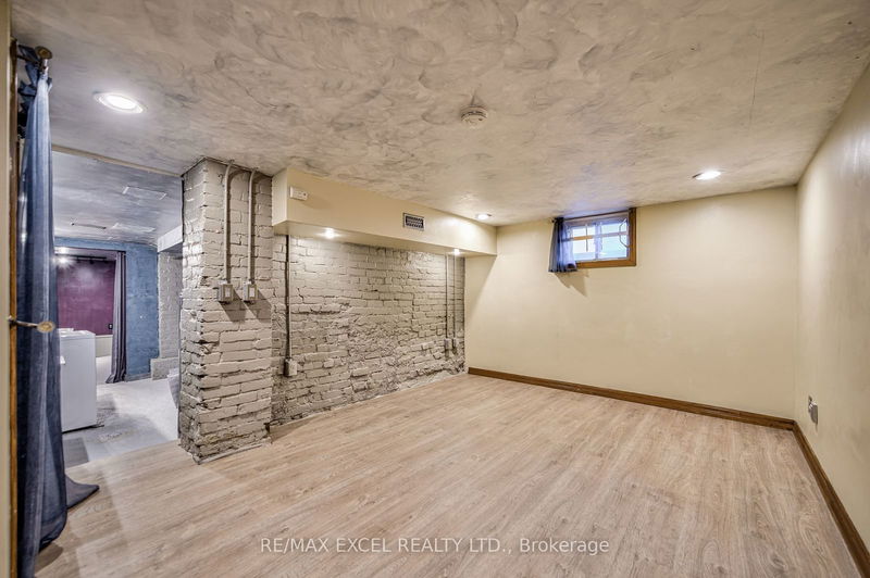 21 Savoy Ave  Toronto, M4C 2X4 | Image 31