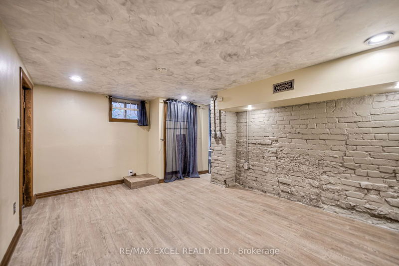 21 Savoy Ave  Toronto, M4C 2X4 | Image 32