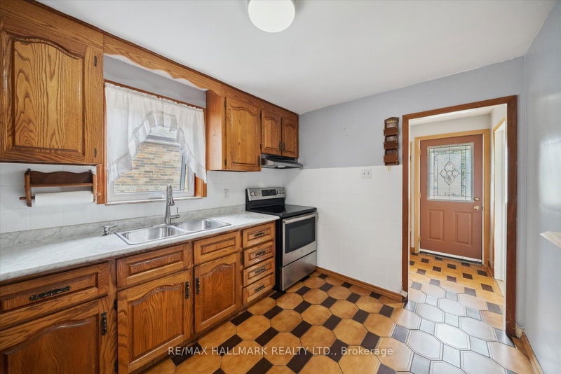 38 Westview Blvd  Toronto, M4B 3H8 | Image 13