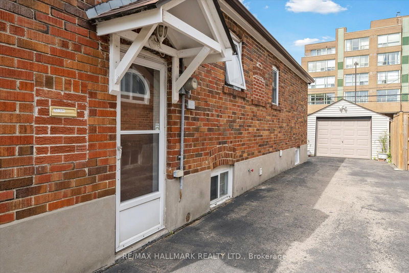 38 Westview Blvd  Toronto, M4B 3H8 | Image 4