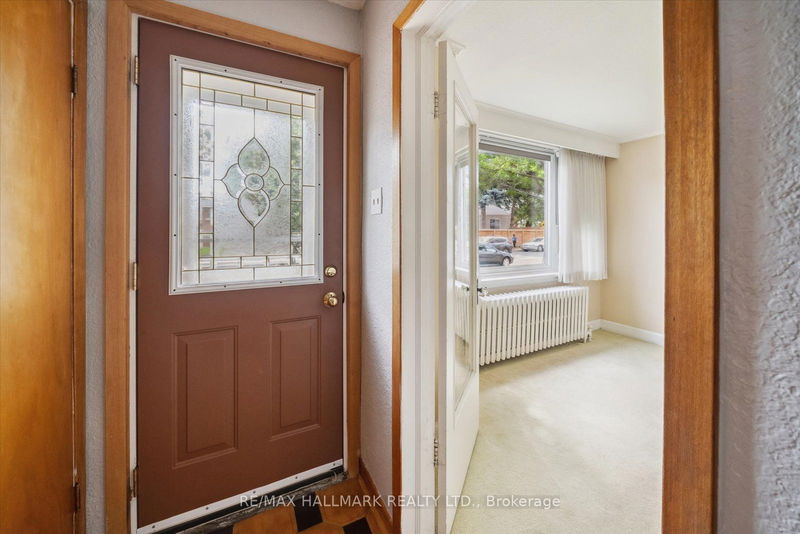 38 Westview Blvd  Toronto, M4B 3H8 | Image 6