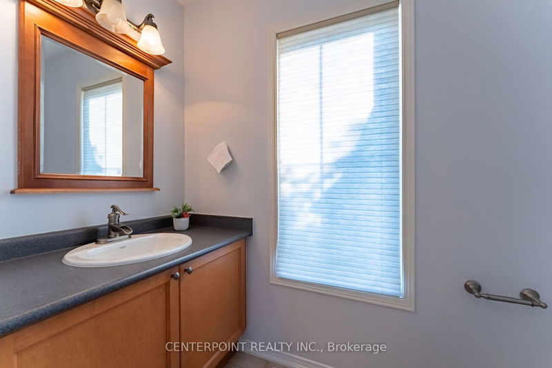 72 Strandmore Circ  Whitby, L1M 0B9 | Image 32