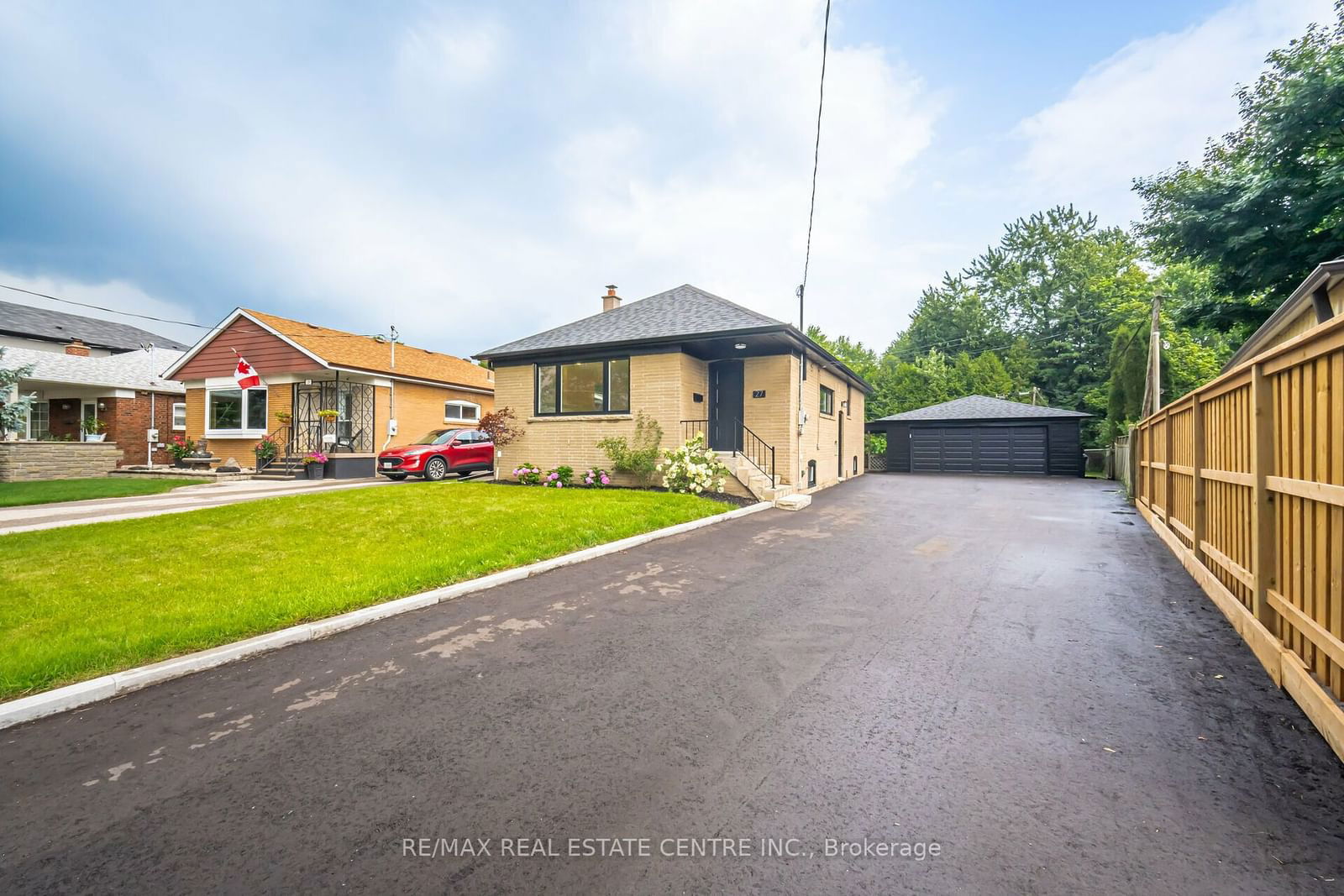 Building in 27 Garthwood Drive