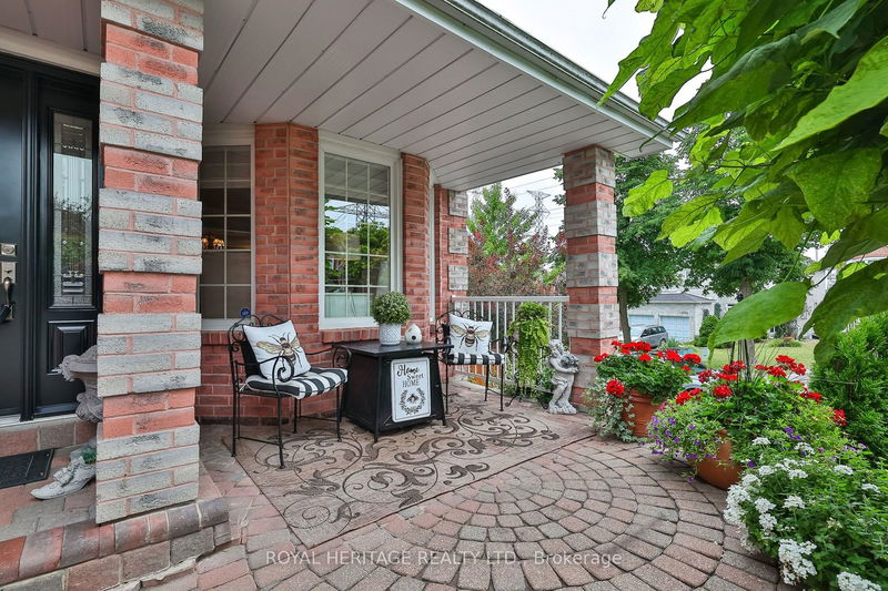 1097 Wildrose Cres  Pickering, L1X 2R3 | Image 2