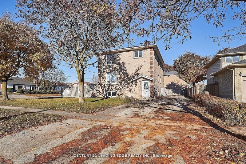 2 Kingsway Gate  Clarington, N8M 3C2 | Image 2