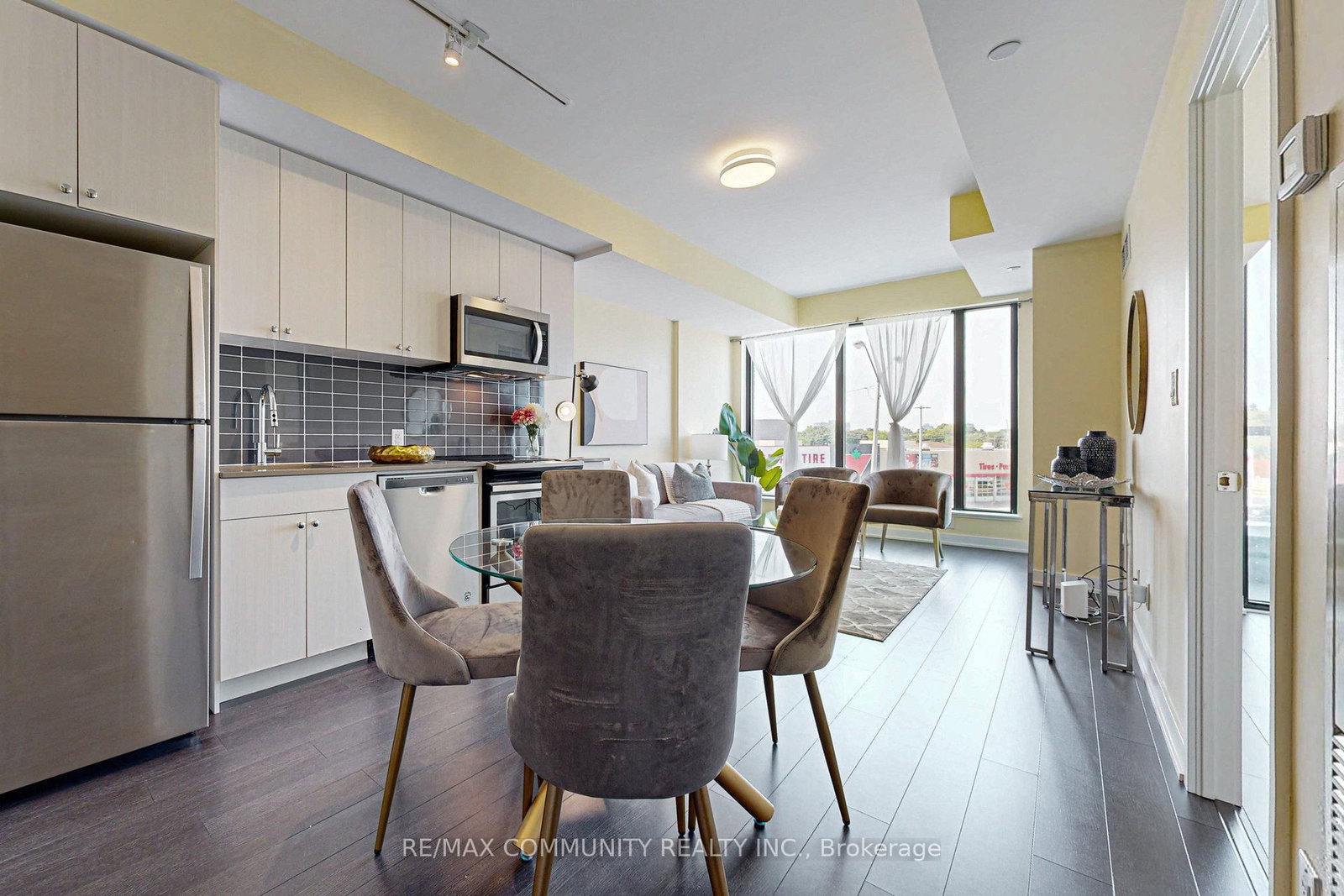 Listing Image 6