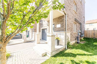 18 Ferris Sq  Clarington, L1E 0J2 | Image 1