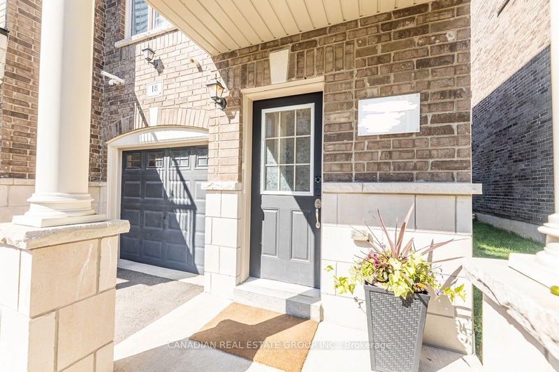 18 Ferris Sq  Clarington, L1E 0J2 | Image 2