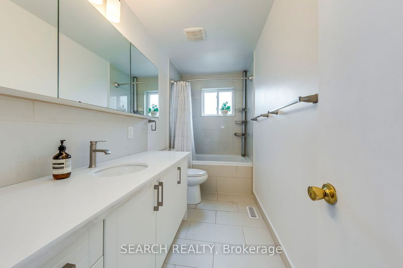 137 Leyton Ave  Toronto, M1L 3V3 | Image 26