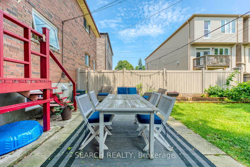 137 Leyton Ave  Toronto, M1L 3V3 | Image 35