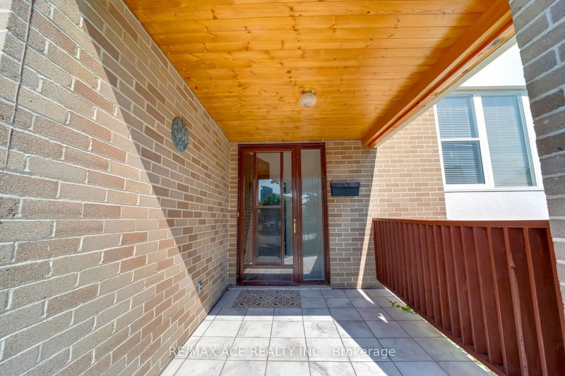 96 Invergordon Ave E Toronto, M1S 2Z2 | Image 3