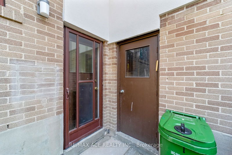 96 Invergordon Ave E Toronto, M1S 2Z2 | Image 36