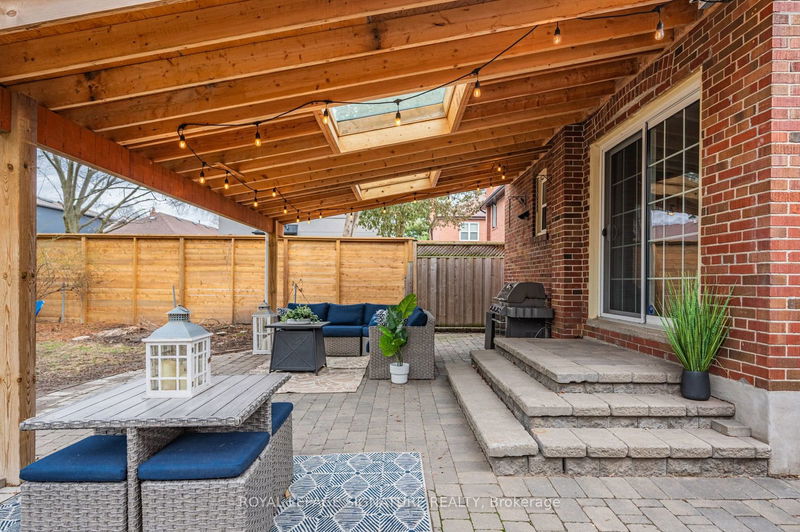 44 Parkview Hill Cres  Toronto, M4B 1P9 | Image 30