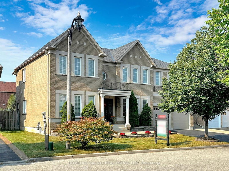 home for sale on 22 Westacott Crescent N