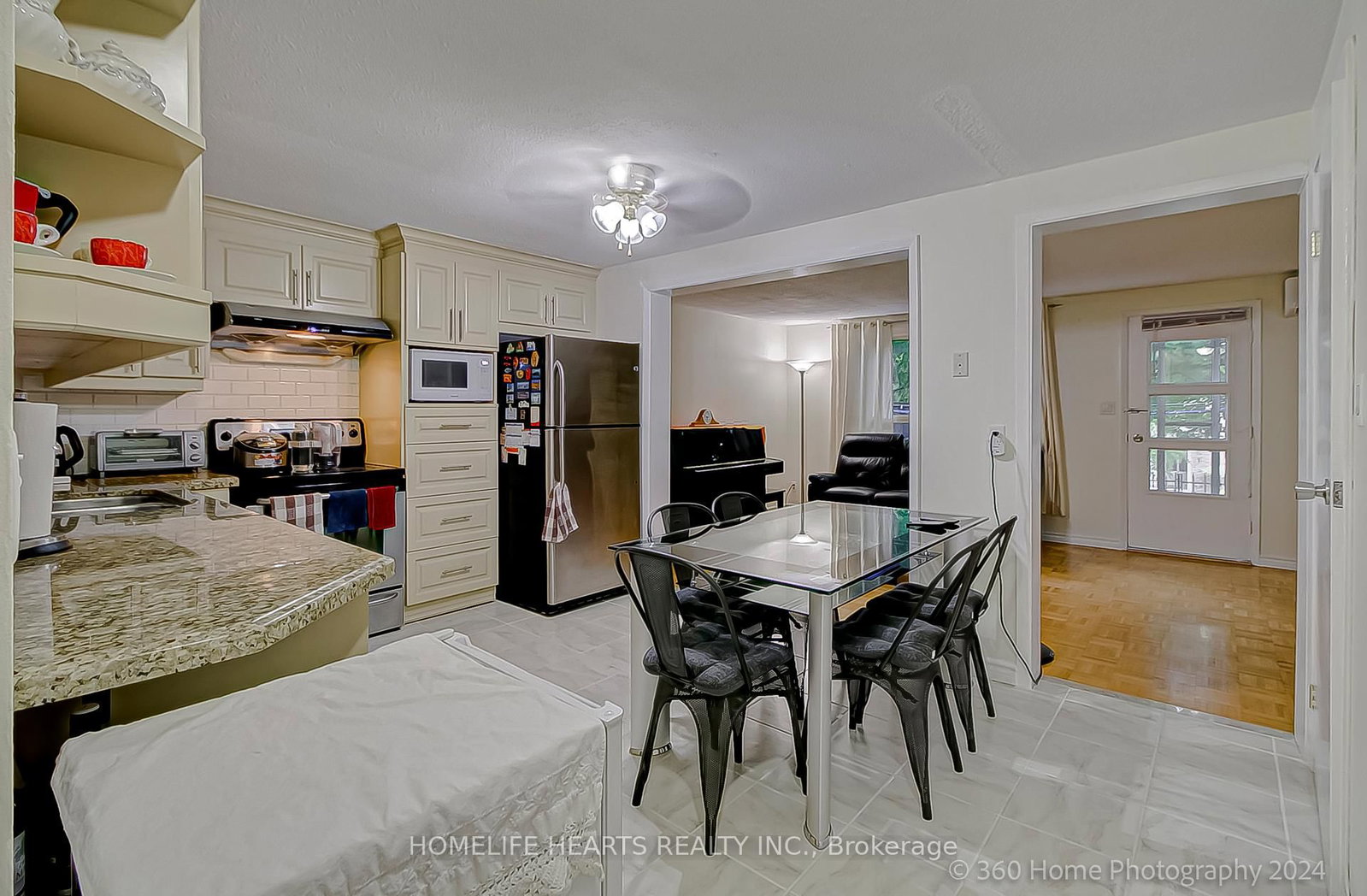 Listing Image 4
