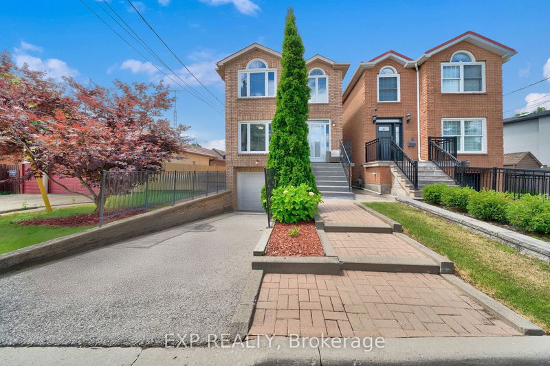 18 Westlake Cres  Toronto, M4C 2X2 | Image 2