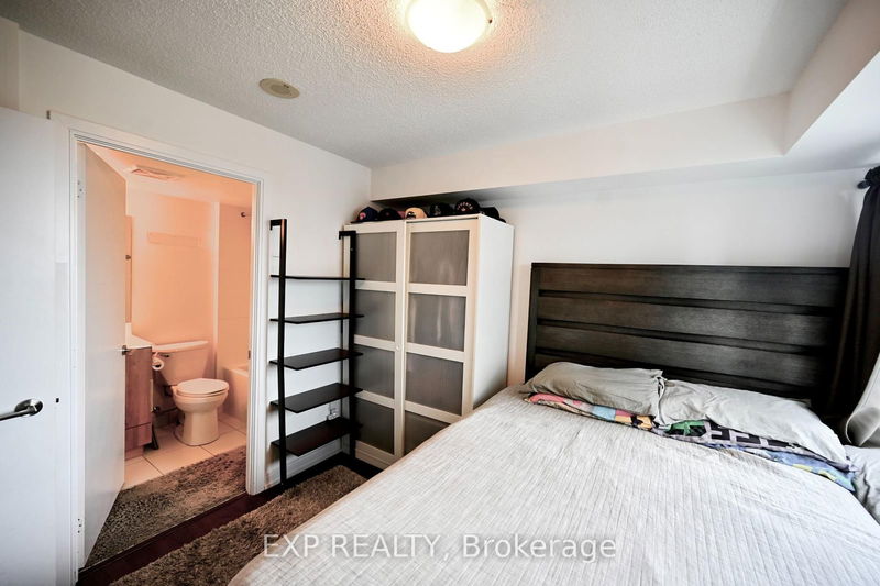 255 Village Green Sq  Toronto, M1S 0L7 | Image 3