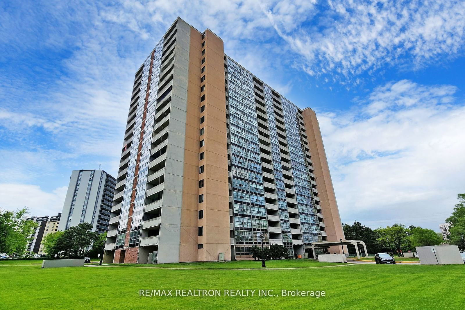 Building in 3380 Eglinton Avenue