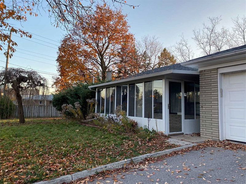 home for lease on 92 Fairglen Avenue