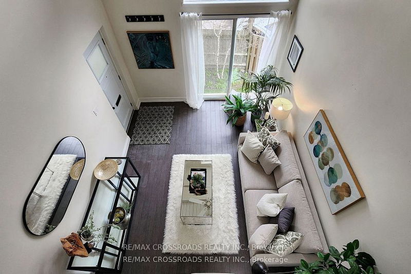  Th 16 - 32 Curzon St  Toronto, M4M 3B4 | Image 1