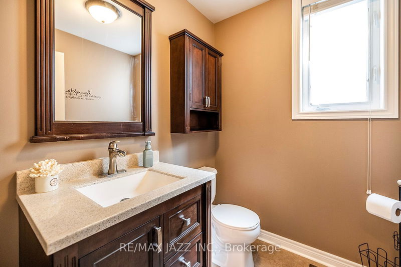 217 Glenabbey Dr  Clarington, L1E 0C4 | Image 5