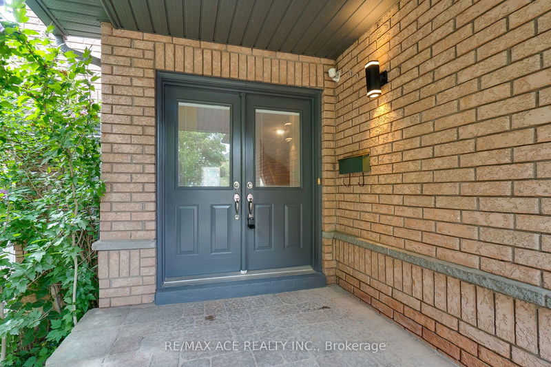 14 Castleford Dr  Toronto, M1T 3X5 | Image 2