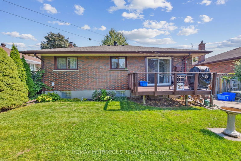 586 Central Pk Blvd N Oshawa, L1G 6A4 | Image 36