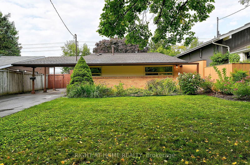 34 Oakley Blvd  Toronto, M1P 3P3 | Image 1