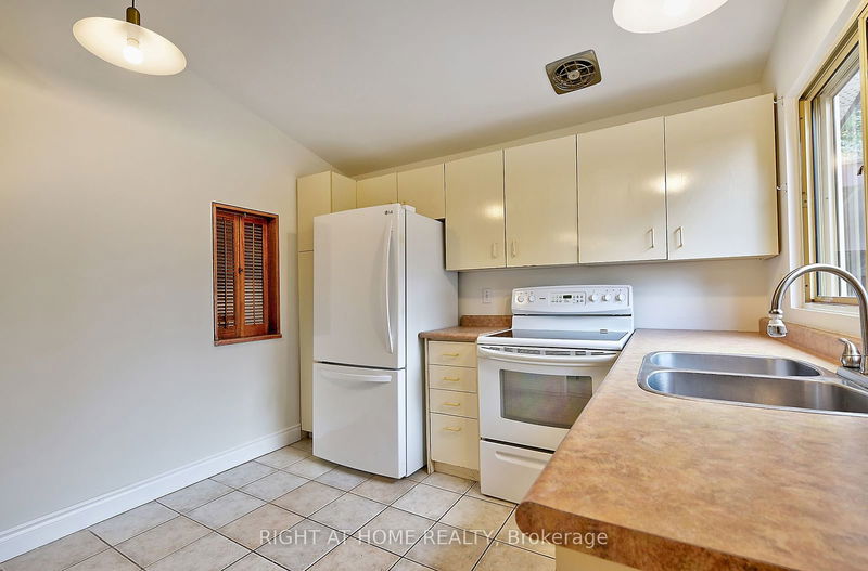 34 Oakley Blvd  Toronto, M1P 3P3 | Image 12